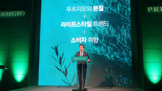 백정완 대우건설 주택건축사업본부 본부장이 푸르지오 브랜드 리뉴얼 기자간담회에서 말하고 있다.  이상현기자